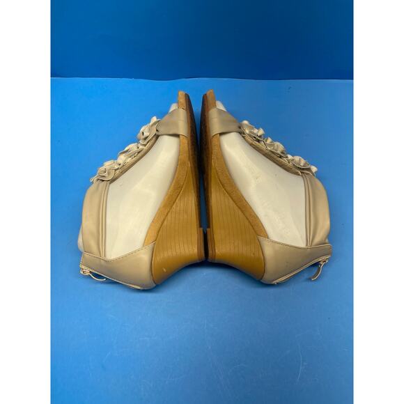 PATRIZIA Spring Step Harlequin Beige Wedge Sandals Shoes Size 7 Flowers T-Strap - Picture 6 of 12